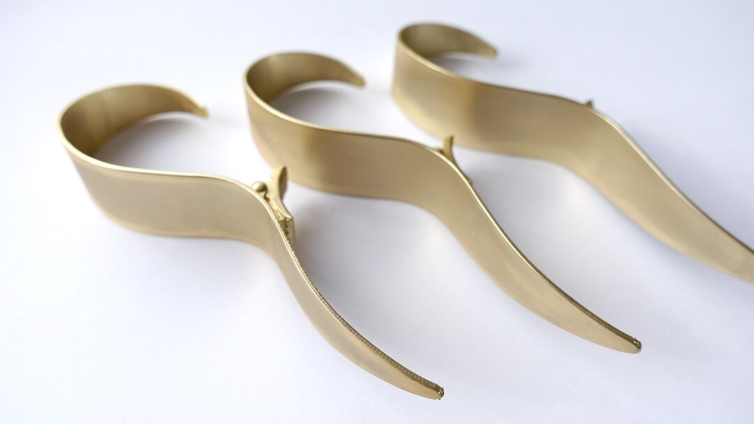 Satin Brass Champagne 'cobra' Curtain Hooks With Hidden Clip, Large