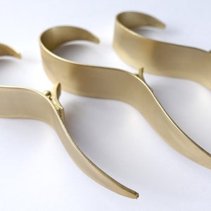 Satin Brass Champagne 'Cobra' Curtain Hooks with Hidden Clip, Large Curtain Hooks, Shower Curtain Rings, Boho Chic, Modern Wall Decor, Ø35mm