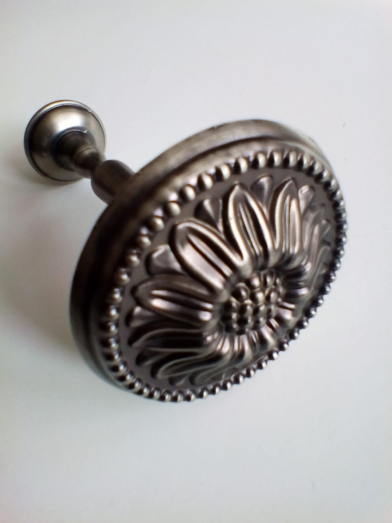 Pack of 2 Vintage Silver 130mm Camomile MAX Curtain Holdbacks