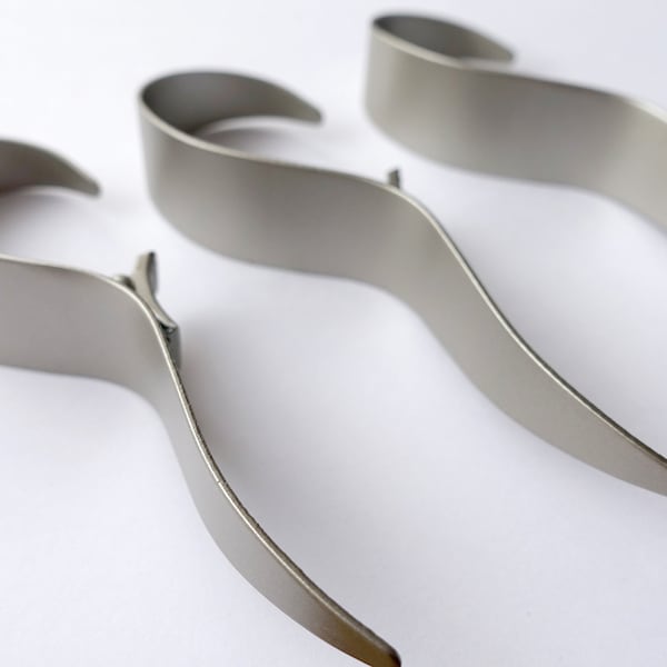 Satin Chrome S-Shaped Curtain Hooks/Clips – Large Decorative Metal Cobra Hooks for Curtains & Shower Hooks Curtains, Boho Home Decor (Ø35mm)
