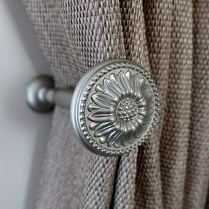 Antique Silver &#39;Camomile&#39; Metal Curtain Holdbacks – 120mm Tiebacks, Pullbacks, Drapery Holders, Curtain Ties