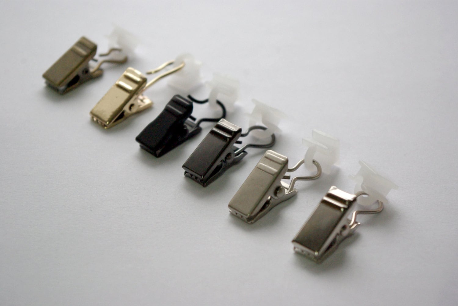 Curtain Track Rail Gliders Slides with Metal Crocodile Clips with Teeth, Motorhome Curtain Hooks, Caravan Curtain Tracks (Pack of 10)
