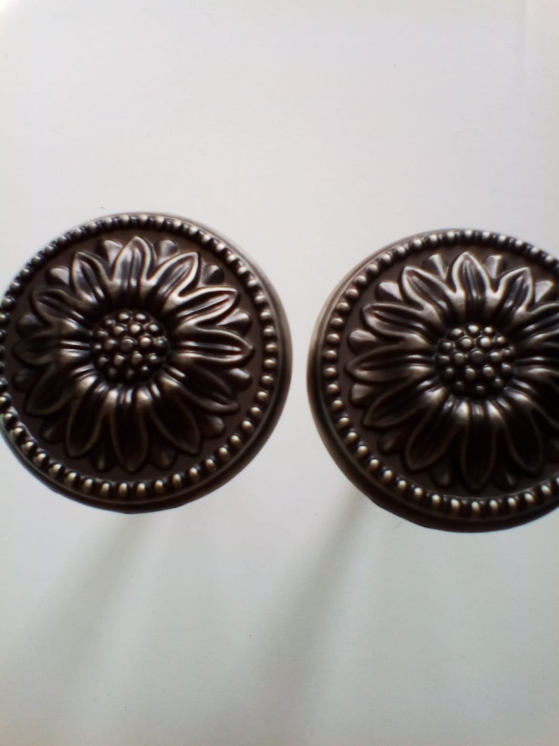 Pack of 2 Vintage Silver 130mm Camomile MAX Curtain Holdbacks