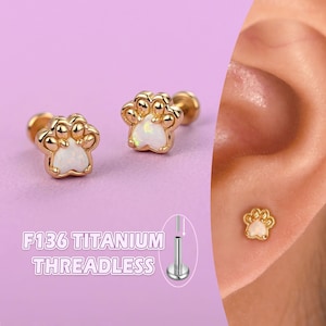 Pendientes de titanio de grado implantario con diseño de huella de gato y ópalo: pequeños pendientes con parte trasera plana, joyería hipoalergénica para piercing de cartílago, hélice y caracola.