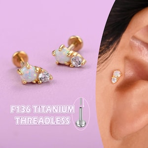 オパールチタンフラットバックスタッド - 低刺激性ナップイヤリング、繊細なゴールドの軟骨ヘリックストラガスコンクピアスジュエリー