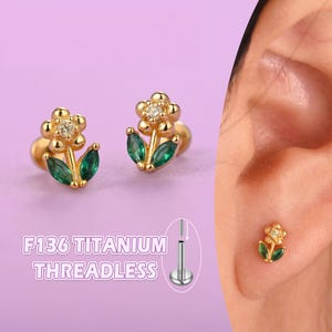 Puces d'oreilles en titane Dainty Flower : 20 g/18 g/16 g de piercing au cartilage