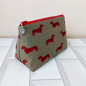Dachshund Emily Bond Luxury Padded Cosmetic Make Up Bag