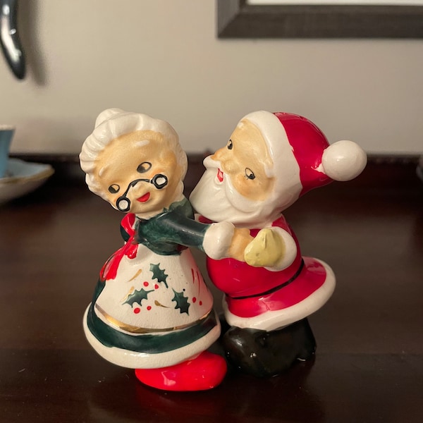 HTF Dancing Mrs. & Mr. Clause Shakers