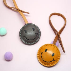 Charm de sac smiley - Porte-monnaie en cuir Happy Face - Accessoire en cuir fait main - Cadeau pour un ami