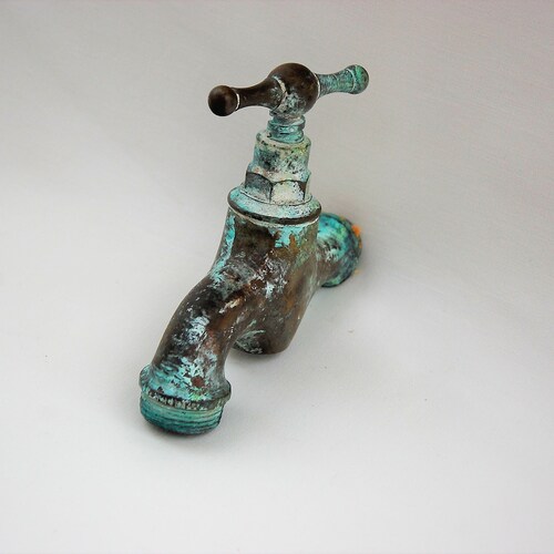 French shops Water Tap/ Faucet