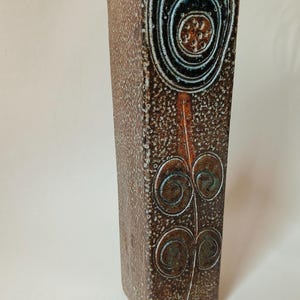 Soliflore vase in gray brown stoneware with flower pattern