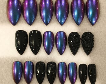 Chameleon And Black Fake Nails, Faux Nails, Glue On Nails, Black Nails, Purple Nails, Rhinestones, Goth, Press On Nails, Gloss Nails