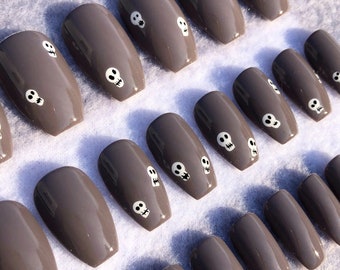 Mini Skulls Fake Nails, Faux Nails, Glue On Nails, Gray Nails, Halloween, Spooky Nails, Press On Nails, Goth Nails, Skulls, Gloss, Matte