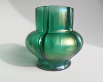 Antieke Wilhelm Kralik meloenvaas, Boho smaragdgroen iriserend glas, Art Nouveau-kunst uit de jaren 1900