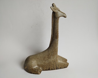Sculpture vintage de girafe en céramique 27 cm, émail mat, poterie scandinave