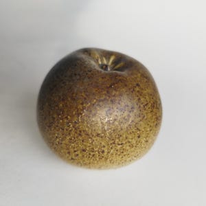 SGRAFO Keramik stoneware apple sculpture, Mid century 1970s German Pottery, Sgrafo Modern