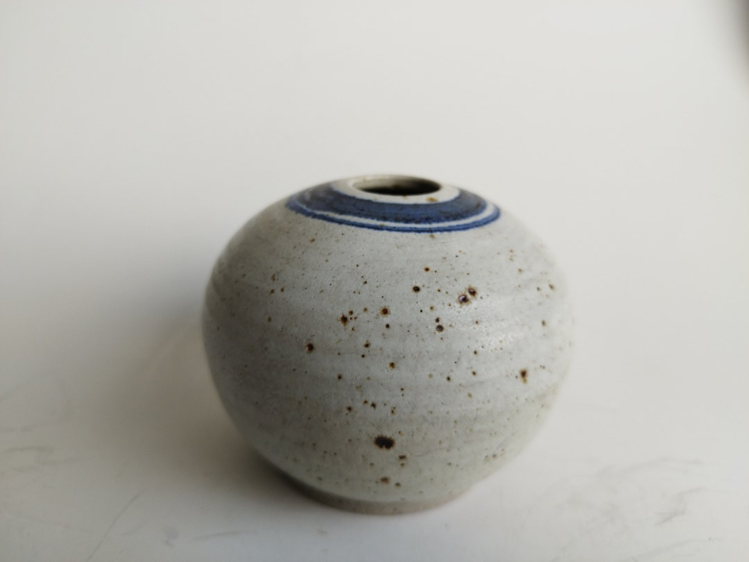 Book : Scandinavian art pottery with price guide