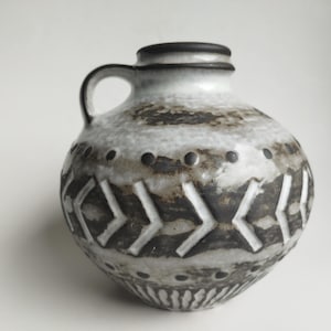 Carstens Tönnieshof vase 45 - 20, Mid century 1970s West German pottery