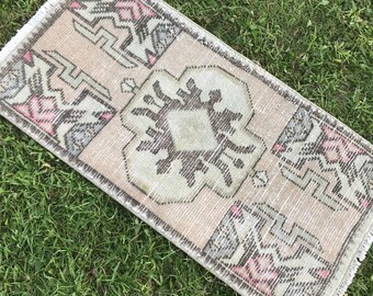 Oriental Vintage Oushak Small Rug, Bohemian Turkish Rug, Pale Rug, Muted Small Rug, Vintage Carpet, Handmade Rug, 1’44x2’9 Distressed Rug