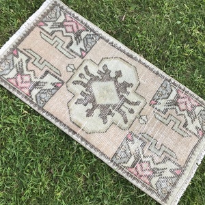 Oriental Vintage Oushak Small Rug, Bohemian Turkish Rug, Pale Rug, Muted Small Rug, Vintage Carpet, Handmade Rug, 1’44x2’9 Distressed Rug