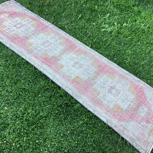Narrow Hallway Runner Rug, Vintage Turkish Runner Rug, Antique Oushak Runner Rug, Oriental Wool Runner Rug, Entry Boho Runner, 9&#39;3&quot;x2&#39;6&quot; ft