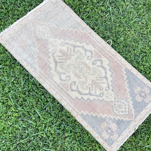 Small Anatolian Rug, Small Vintage Rug, Small Turkish Rug, Small Oushak Rug, Low Pile Distressed Oushak Rug, Door Mat Rug, 1&#39;5”x3&#39;” ft
