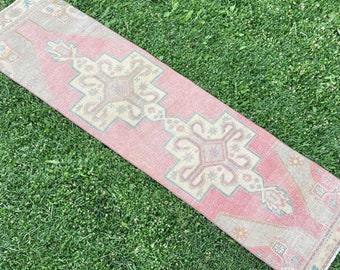 Nomadic Handmade Turkish Runner Rug, Vintage Short Pink Runner Rug, Oriental Oushak Runner Rug, Antique Entry Rug, Hallway Rug, 8'6"x2'5" ft