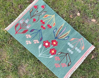 Alfombra verde pequeña, alfombra con estampado de flores, alfombra kilim, camino de mesa, alfombra verde para colgar en la pared, alfombra tejida a mano, alfombra para baño, 85 x 53 cm