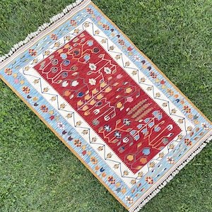 Red Kilim Rug, Floral Kilim Rug, Hand Weaving Rugs, Romanian Rug, Bessarabian Carpet, Floral Wool Throw Rug, Accent Kilim Rug, 3’7x5’7 Feet