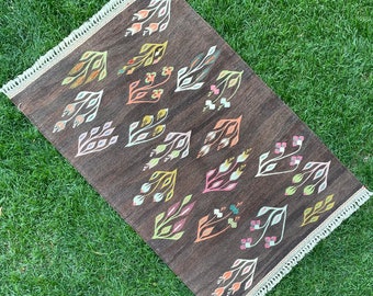 4' x 6'  KILIM RUG
