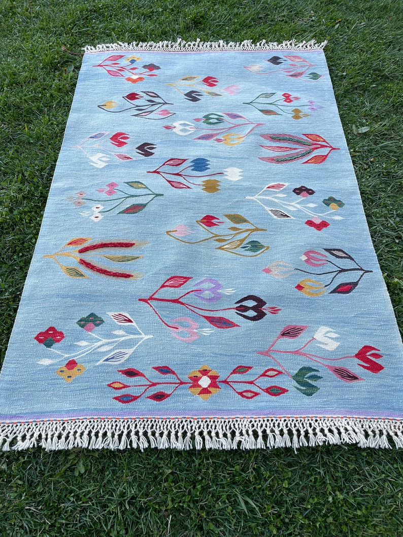 Alfombra Kilim vintage turca, Kilim Runner tejido a mano, テーブル装飾, Kilim Rug, Blue Rug,Tapis Tappeto Corridore, キリム, Rug Runner, テーブルランナー, Kilim Rug imagen 2