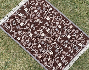 Alfombra turca Oushak de lana natural color marrón con estampado floral, 112 x 163 cm, alfombra Kilim tejida a mano, alfombra vintage, alfombra orgánica, alfombra oriental.