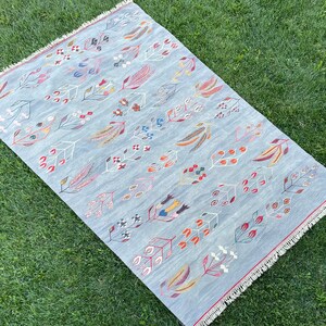 Gray Background With Colorful Flowers Pattern Rug 6’5 x 9’7 Kilim Area Rug, Handmade Wool Carpet for Living Room Large Rugs