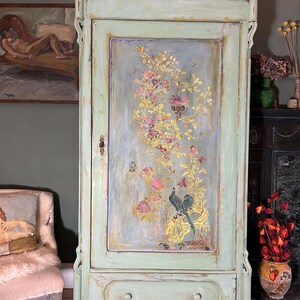 Antique Painted Armoire with Chinoiserie bild 7