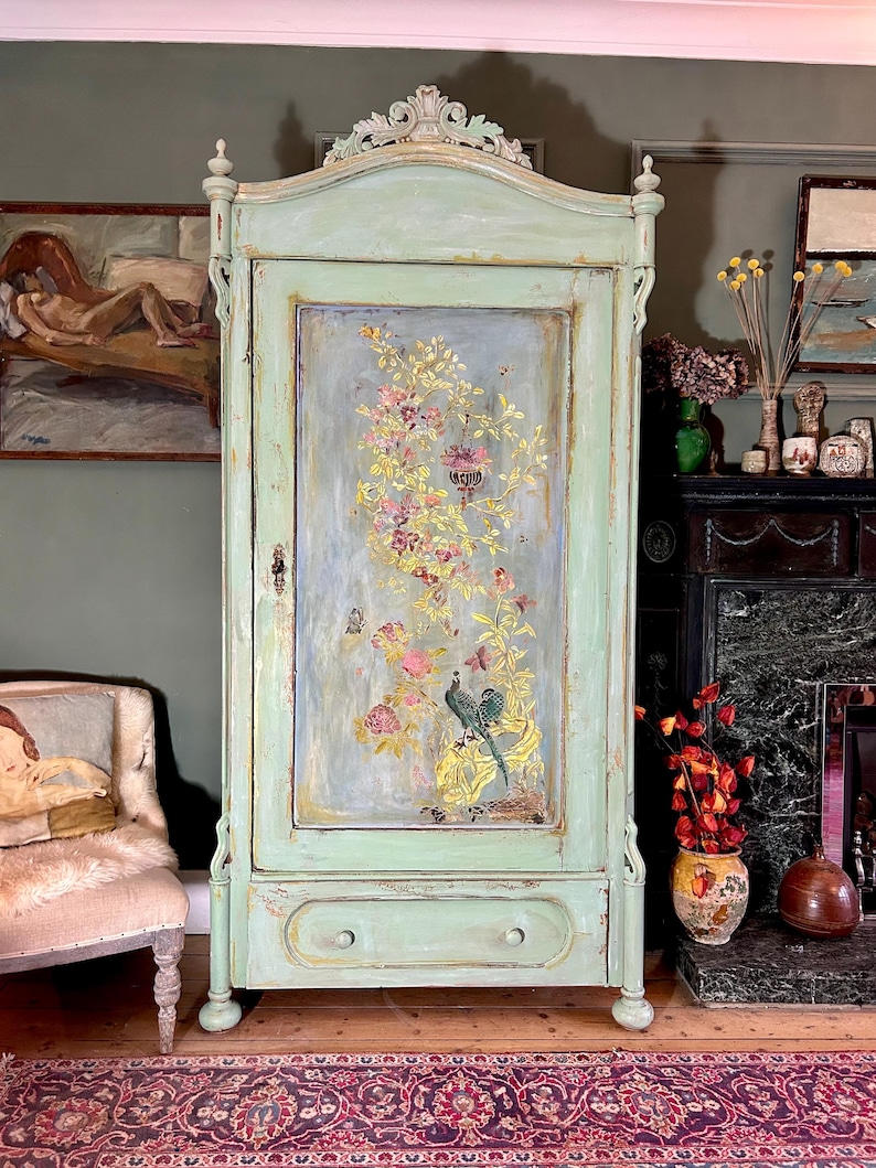 Antique Painted Armoire with Chinoiserie bild 1