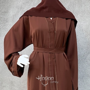 HC AMANI BROWN Passepoil ouvert à pression sur le devant Dubai Abaya Sash Hijab Vêtements islamiques Taille 52 54 56 58 60
