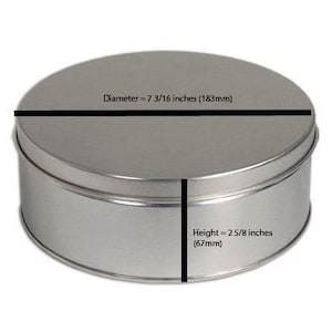 May include: A silver metal tin with a diameter of 7 3/16 inches (183 mm) and a height of 2 5/8 inches (67 mm).