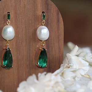 Emerald Pearl Earrings, Art Deco Bride Earrings, 1920s Bridal Jewelry, Green Teardrop Earrings, Art Deco Jewelry, Girlfriend Gift, Downton