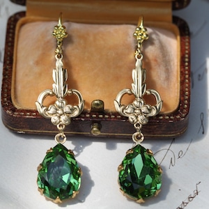 Peridot Grün Statement Kristall Ohrringe, Art Nouveau Gold Blumen Ohrringe, Regency Coquette Schmuck, Cottagecore Ohrringe