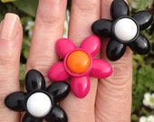 Vintage lucite flower ring adjustable, 1960s mary quant domed hippy flower power lucite plastic flower ring, Mid century retro cocktail ring