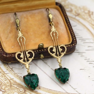 Art Nouveau Bride Earrings, Emerald Green Heart Earrings, 1920s Art Deco Earrings, Antique Gold Dangle Earrings, Coquette Jewelry, Vintage