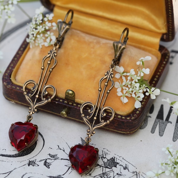 Boucles d'oreilles Art nouveau, Boucles d'oreilles coeur rouge, Boucles d'oreilles en cristal rubis, Boucles d'oreilles longues pour la mariée, Boucles d'oreilles Art déco, Cadeaux de demoiselle d'honneur