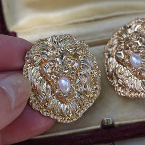 Vintage Lion Clip on Earrings, Big Gold Lion Pearl earrings, Lion Gifts, Fun Novelty Earrings, 30th 50th Birthday, Lion Gifts, 90s jewellery