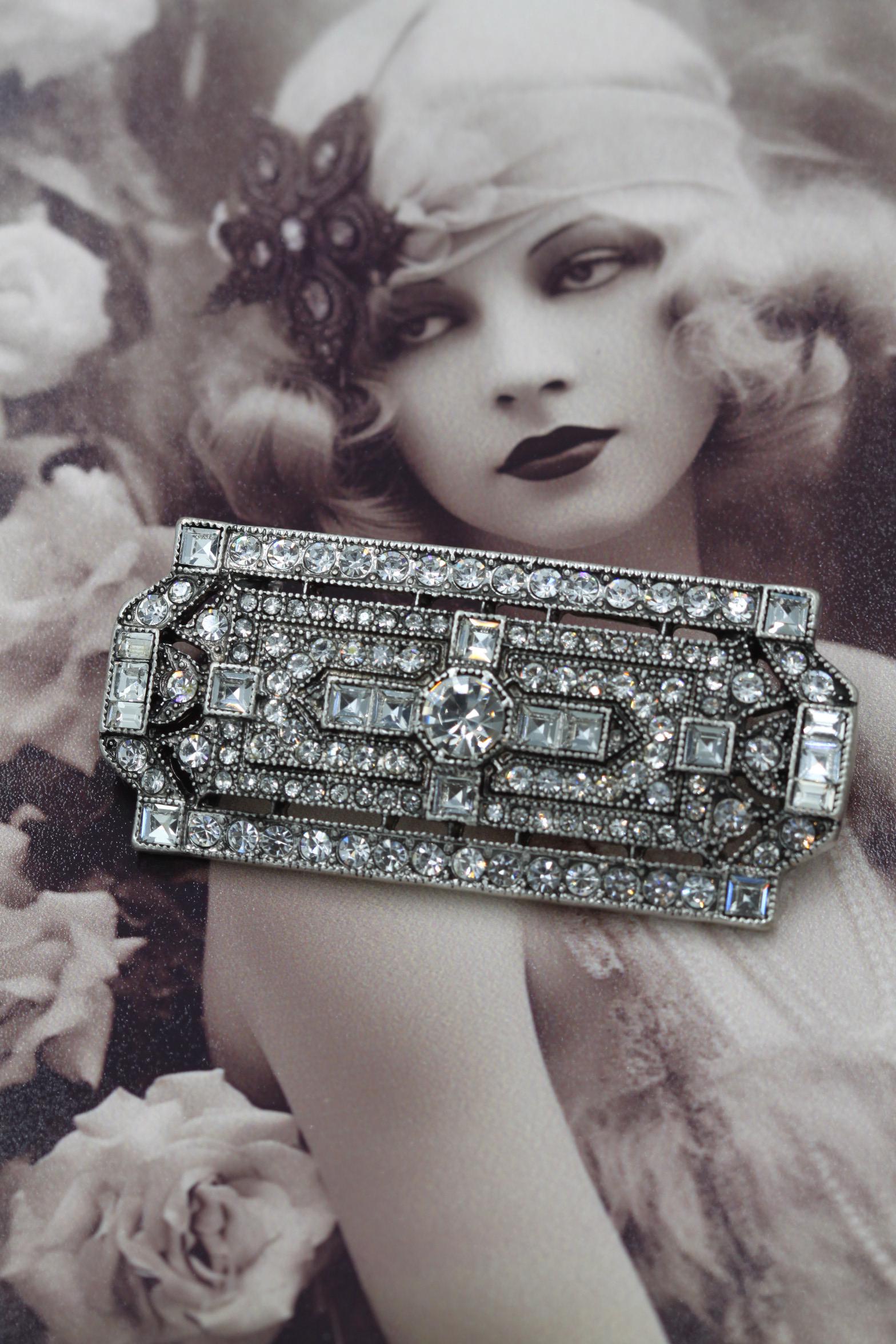 Broche Vintage Art Déco En Métal Argenté Avec Strass - Sans Marque