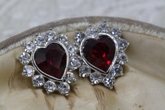 Vintage Statement Ruby Red Heart Clip on Earrings… - image 9