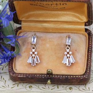 Małe złote kolczyki ślubne, kolczyki ślubne w stylu art déco baguette, błyszczące kolczyki Gatsby z lat 20. XX wieku, minimalistyczne kolczyki dla druhny Downton Abbey