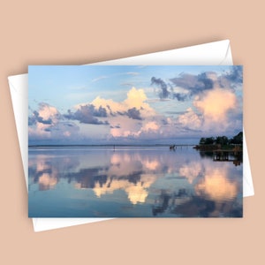 Réfléchir | Carte de voeux vierge 5 x 7, papeterie de paysage pittoresque, reflet des nuages, photographie de la nature, note toutes les occasions, design moderne