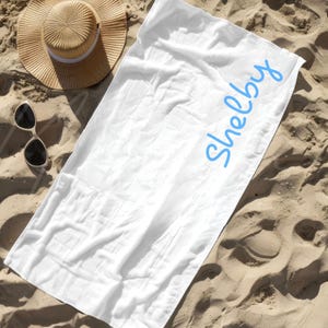 Toalla de playa personalizada: regalo de despedida de soltera en una villa isleña