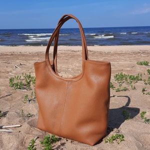 California leather tote bag with rounded straps, soft leather bag, bag for beach, elegant leather bag, caramel bag zdjęcie 2