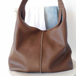RIGA Braune Hobo Tasche aus Leder, Slouchy Tasche, weiche Ledertasche, Lederhandtasche, gefütterte Tasche mit Taschen